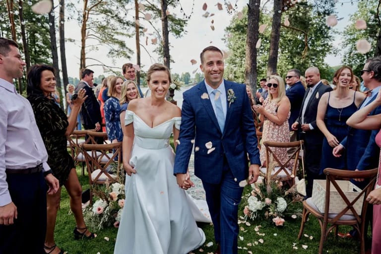 Un Meraviglioso Matrimonio Estivo Sulle Sponde del Lago Margis, a Trakai
